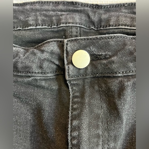 SHEIN Curve Women's Black Distressed Jeans 18 inch Waist, Size 3XL - Picture 3 of 14